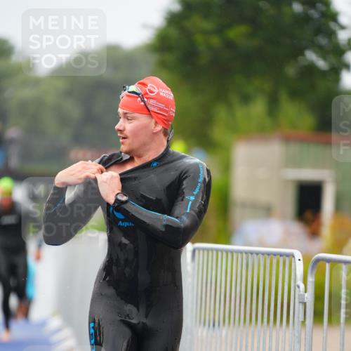 30.08.2026 - Elbe Triathlon Hamburg LAZAROV Photography http://msf.ph/oto/10033242 30.08.2026 08:49:59 Schwimmen 414, 417 meine-sportfotos.de