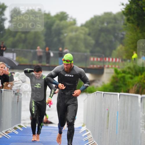 30.08.2026 - Elbe Triathlon Hamburg LAZAROV Photography http://msf.ph/oto/10033248 30.08.2026 08:50:01 Schwimmen 399, 414, 417, 496 meine-sportfotos.de