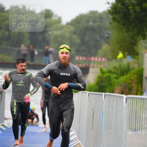 30.08.2026 - Elbe Triathlon Hamburg LAZAROV Photography http://msf.ph/oto/10033255 30.08.2026 08:50:02 Schwimmen 399, 414, 417, 496 meine-sportfotos.de