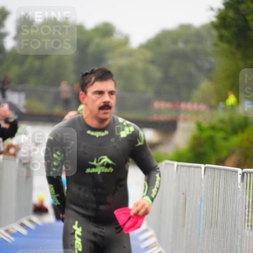 30.08.2026 - Elbe Triathlon Hamburg LAZAROV Photography http://msf.ph/oto/10033273 30.08.2026 08:50:05 Schwimmen 399, 414, 417, 476, 496 meine-sportfotos.de