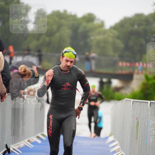 30.08.2026 - Elbe Triathlon Hamburg LAZAROV Photography http://msf.ph/oto/10033287 30.08.2026 08:50:07 Schwimmen 399, 414, 417, 476, 496 meine-sportfotos.de