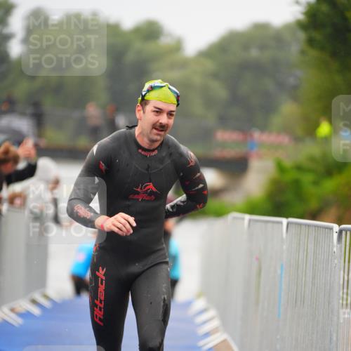 30.08.2026 - Elbe Triathlon Hamburg LAZAROV Photography http://msf.ph/oto/10033293 30.08.2026 08:50:08 Schwimmen 399, 414, 417, 476, 496 meine-sportfotos.de