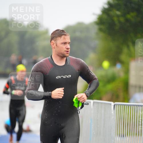 30.08.2026 - Elbe Triathlon Hamburg LAZAROV Photography http://msf.ph/oto/10033331 30.08.2026 08:50:16 Schwimmen 399, 444, 476, 480, 496 meine-sportfotos.de