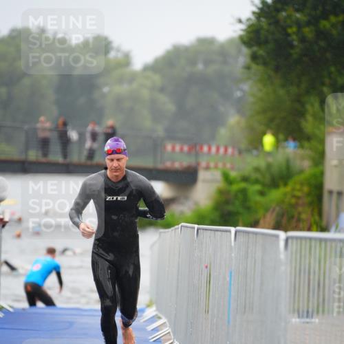 30.08.2026 - Elbe Triathlon Hamburg LAZAROV Photography http://msf.ph/oto/10033361 30.08.2026 08:50:25 Schwimmen 444, 446, 480 meine-sportfotos.de