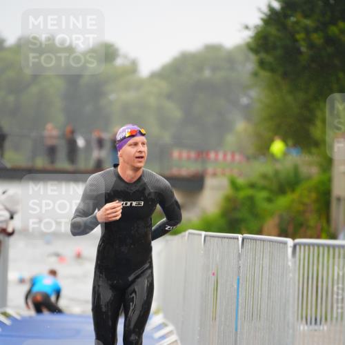 30.08.2026 - Elbe Triathlon Hamburg LAZAROV Photography http://msf.ph/oto/10033366 30.08.2026 08:50:26 Schwimmen 444, 446, 480 meine-sportfotos.de