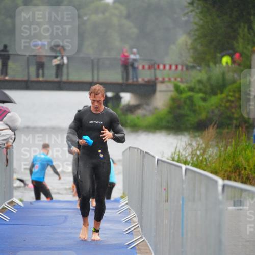 30.08.2026 - Elbe Triathlon Hamburg LAZAROV Photography http://msf.ph/oto/10033492 30.08.2026 08:51:33 Schwimmen 394, 457 meine-sportfotos.de