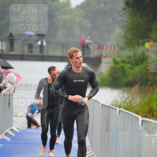 30.08.2026 - Elbe Triathlon Hamburg LAZAROV Photography http://msf.ph/oto/10033509 30.08.2026 08:51:36 Schwimmen 248, 394, 457, 464 meine-sportfotos.de
