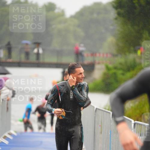 30.08.2026 - Elbe Triathlon Hamburg LAZAROV Photography http://msf.ph/oto/10033527 30.08.2026 08:51:39 Schwimmen 248, 394, 464 meine-sportfotos.de
