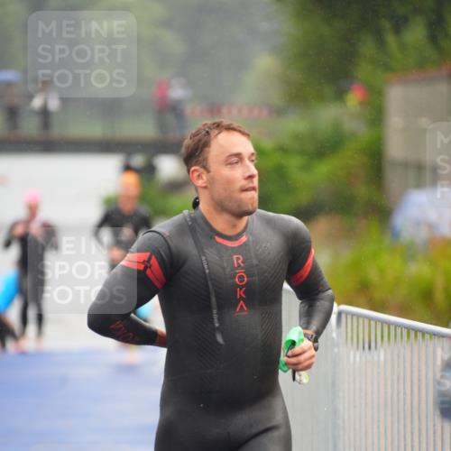 30.08.2026 - Elbe Triathlon Hamburg LAZAROV Photography http://msf.ph/oto/10033548 30.08.2026 08:51:42 Schwimmen 248, 394, 464 meine-sportfotos.de