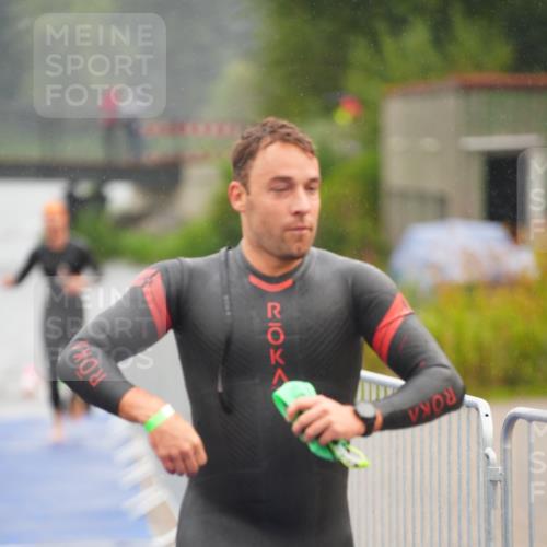 30.08.2026 - Elbe Triathlon Hamburg LAZAROV Photography http://msf.ph/oto/10033550 30.08.2026 08:51:42 Schwimmen 248, 394, 464 meine-sportfotos.de