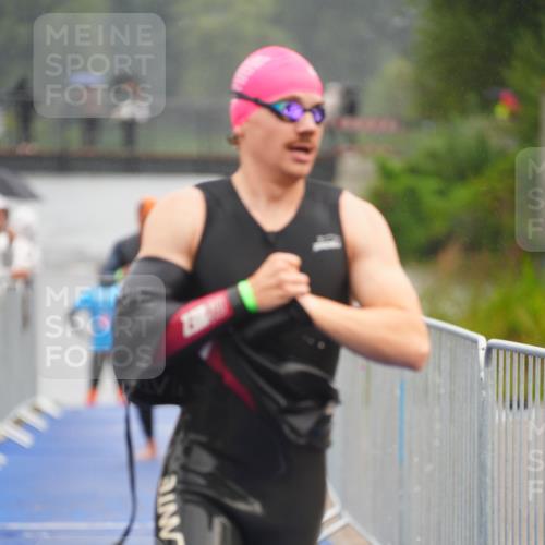 30.08.2026 - Elbe Triathlon Hamburg LAZAROV Photography http://msf.ph/oto/10033642 30.08.2026 08:51:59 Schwimmen 405, 420, 425, 426, 428, 430, 481, 493 meine-sportfotos.de