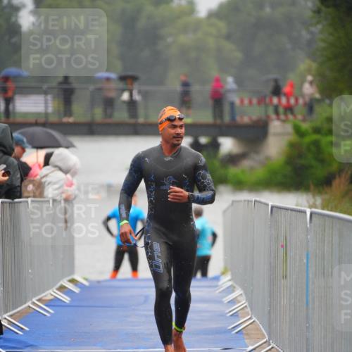 30.08.2026 - Elbe Triathlon Hamburg LAZAROV Photography http://msf.ph/oto/10033650 30.08.2026 08:52:01 Schwimmen 405, 420, 425, 426, 428, 430, 481, 493 meine-sportfotos.de
