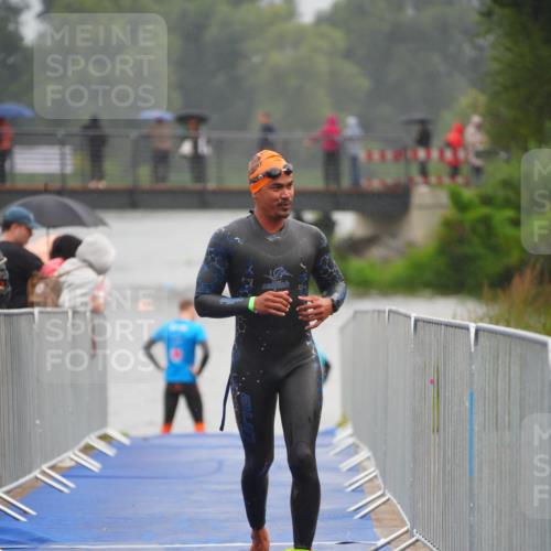30.08.2026 - Elbe Triathlon Hamburg LAZAROV Photography http://msf.ph/oto/10033652 30.08.2026 08:52:01 Schwimmen 405, 420, 425, 426, 428, 430, 481, 493 meine-sportfotos.de