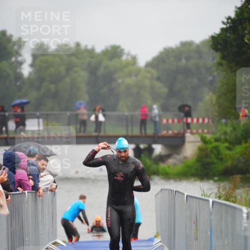30.08.2026 - Elbe Triathlon Hamburg LAZAROV Photography http://msf.ph/oto/10033668 30.08.2026 08:52:55 Schwimmen 613 meine-sportfotos.de