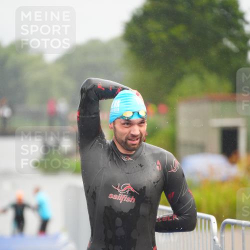 30.08.2026 - Elbe Triathlon Hamburg LAZAROV Photography http://msf.ph/oto/10033689 30.08.2026 08:52:59 Schwimmen 613 meine-sportfotos.de
