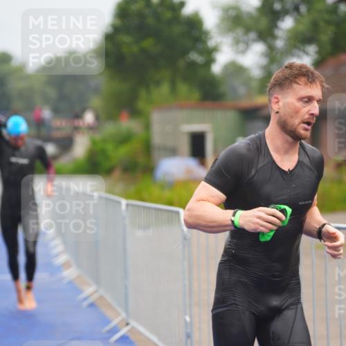 30.08.2026 - Elbe Triathlon Hamburg LAZAROV Photography http://msf.ph/oto/10033880 30.08.2026 08:53:53 Schwimmen 460, 501, 595, 1895 meine-sportfotos.de