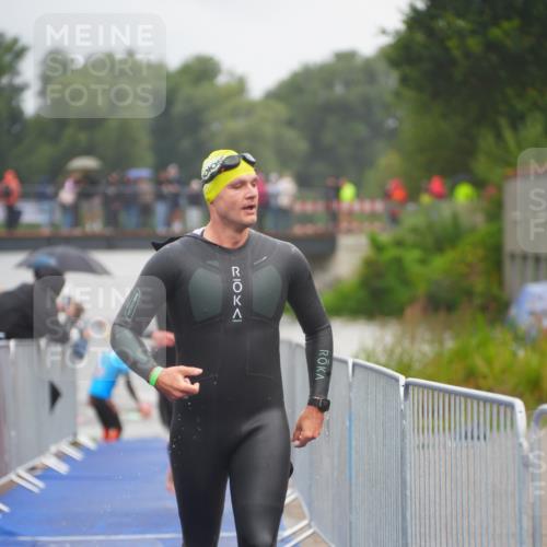 30.08.2026 - Elbe Triathlon Hamburg LAZAROV Photography http://msf.ph/oto/10033968 30.08.2026 08:55:38 Schwimmen 489, 504 meine-sportfotos.de