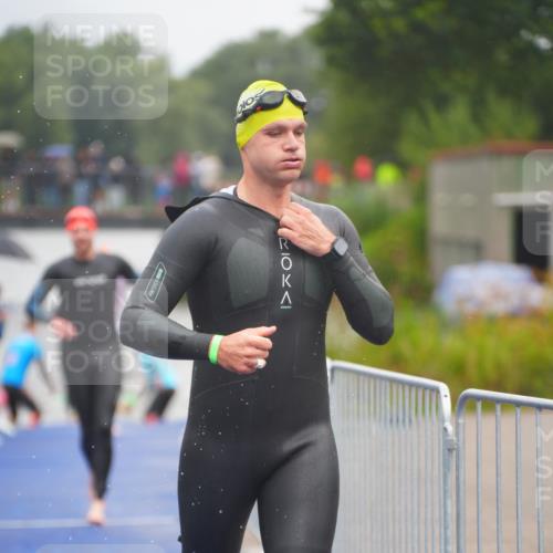30.08.2026 - Elbe Triathlon Hamburg LAZAROV Photography http://msf.ph/oto/10033974 30.08.2026 08:55:38 Schwimmen 489, 504 meine-sportfotos.de