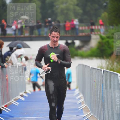 30.08.2026 - Elbe Triathlon Hamburg LAZAROV Photography http://msf.ph/oto/10034133 30.08.2026 08:56:17 Schwimmen 429, 498, 534 meine-sportfotos.de