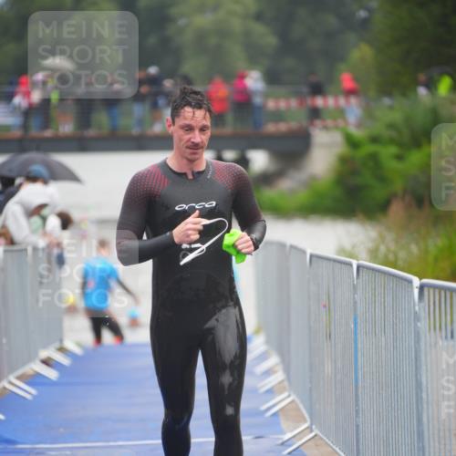 30.08.2026 - Elbe Triathlon Hamburg LAZAROV Photography http://msf.ph/oto/10034135 30.08.2026 08:56:17 Schwimmen 429, 498, 534 meine-sportfotos.de