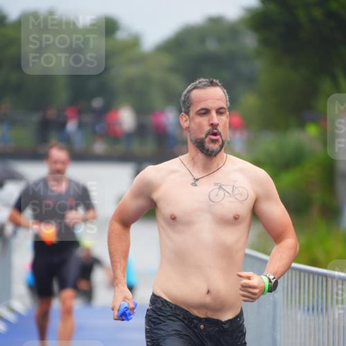 30.08.2026 - Elbe Triathlon Hamburg LAZAROV Photography http://msf.ph/oto/10034249 30.08.2026 08:57:11 Schwimmen 492, 616 meine-sportfotos.de