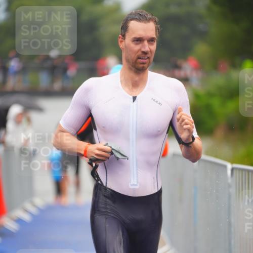 30.08.2026 - Elbe Triathlon Hamburg LAZAROV Photography http://msf.ph/oto/10034429 30.08.2026 08:58:12 Schwimmen 404, 441, 443, 623, 637, 841, 1894 meine-sportfotos.de