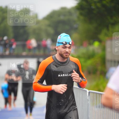 30.08.2026 - Elbe Triathlon Hamburg LAZAROV Photography http://msf.ph/oto/10034432 30.08.2026 08:58:13 Schwimmen 404, 441, 443, 623, 637, 841, 1894 meine-sportfotos.de