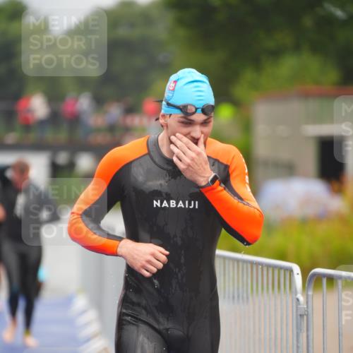 30.08.2026 - Elbe Triathlon Hamburg LAZAROV Photography http://msf.ph/oto/10034434 30.08.2026 08:58:13 Schwimmen 404, 441, 443, 623, 637, 841, 1894 meine-sportfotos.de