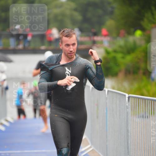 30.08.2026 - Elbe Triathlon Hamburg LAZAROV Photography http://msf.ph/oto/10034459 30.08.2026 08:58:16 Schwimmen 404, 441, 443, 468, 623, 841, 1894 meine-sportfotos.de