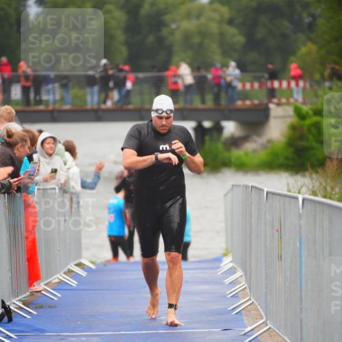 30.08.2026 - Elbe Triathlon Hamburg LAZAROV Photography http://msf.ph/oto/10034465 30.08.2026 08:58:18 Schwimmen 404, 441, 443, 468, 623, 841, 1894 meine-sportfotos.de