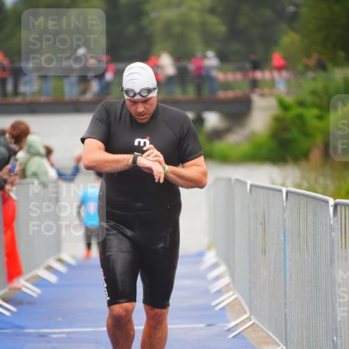 30.08.2026 - Elbe Triathlon Hamburg LAZAROV Photography http://msf.ph/oto/10034471 30.08.2026 08:58:20 Schwimmen 404, 441, 443, 468, 623, 841, 1894 meine-sportfotos.de