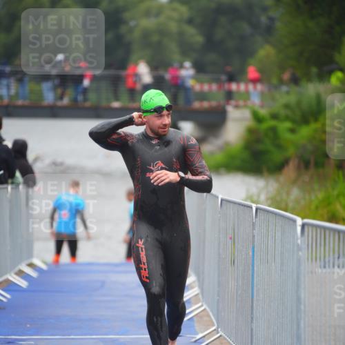 30.08.2026 - Elbe Triathlon Hamburg LAZAROV Photography http://msf.ph/oto/10034483 30.08.2026 08:58:26 Schwimmen 404, 468, 641, 841, 1894 meine-sportfotos.de