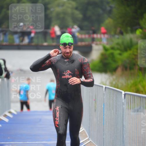 30.08.2026 - Elbe Triathlon Hamburg LAZAROV Photography http://msf.ph/oto/10034490 30.08.2026 08:58:26 Schwimmen 404, 468, 641, 841, 1894 meine-sportfotos.de