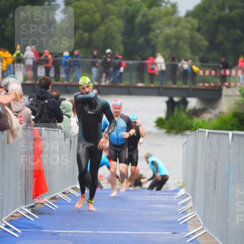 30.08.2026 - Elbe Triathlon Hamburg LAZAROV Photography http://msf.ph/oto/10034543 30.08.2026 08:59:11 Schwimmen 472, 497, 536 meine-sportfotos.de