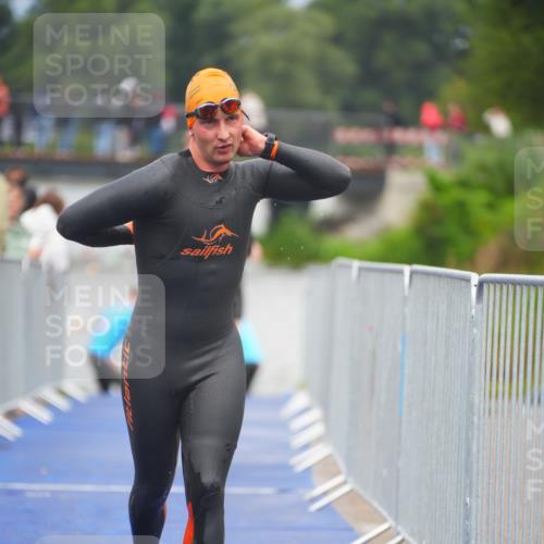 30.08.2026 - Elbe Triathlon Hamburg LAZAROV Photography http://msf.ph/oto/10034695 30.08.2026 08:59:43 Schwimmen 516, 552, 597 meine-sportfotos.de