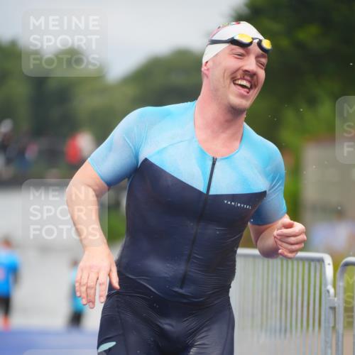 30.08.2026 - Elbe Triathlon Hamburg LAZAROV Photography http://msf.ph/oto/10034757 30.08.2026 08:59:55 Schwimmen 516, 528, 597, 606 meine-sportfotos.de