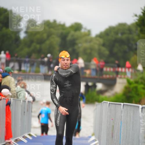 30.08.2026 - Elbe Triathlon Hamburg LAZAROV Photography http://msf.ph/oto/10034762 30.08.2026 09:00:15 Schwimmen 520 meine-sportfotos.de
