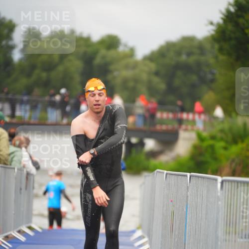 30.08.2026 - Elbe Triathlon Hamburg LAZAROV Photography http://msf.ph/oto/10034773 30.08.2026 09:00:16 Schwimmen 520 meine-sportfotos.de
