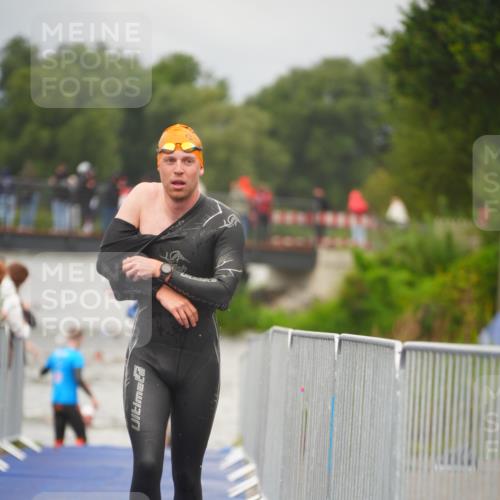 30.08.2026 - Elbe Triathlon Hamburg LAZAROV Photography http://msf.ph/oto/10034776 30.08.2026 09:00:16 Schwimmen 520 meine-sportfotos.de