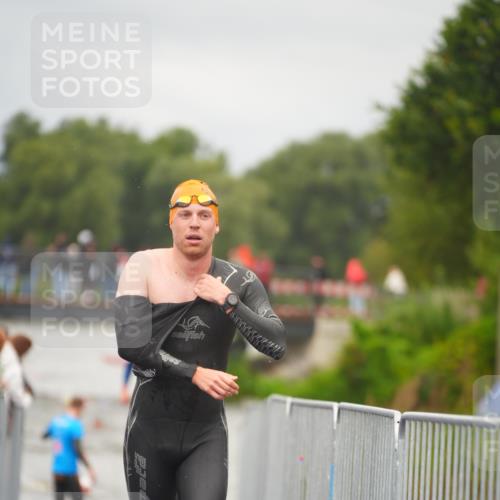 30.08.2026 - Elbe Triathlon Hamburg LAZAROV Photography http://msf.ph/oto/10034778 30.08.2026 09:00:16 Schwimmen 520 meine-sportfotos.de