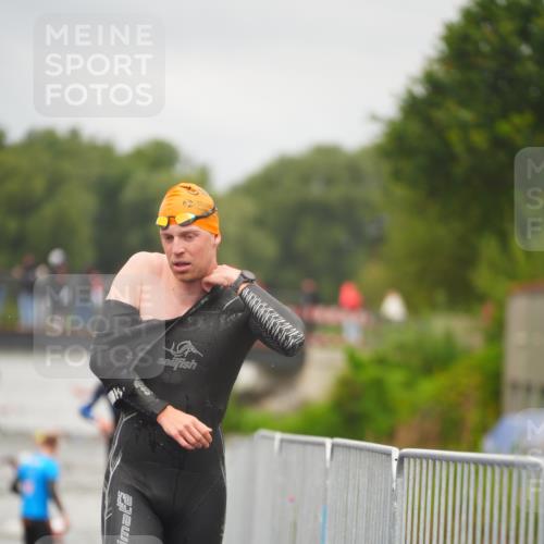 30.08.2026 - Elbe Triathlon Hamburg LAZAROV Photography http://msf.ph/oto/10034781 30.08.2026 09:00:17 Schwimmen 520 meine-sportfotos.de