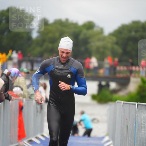 30.08.2026 - Elbe Triathlon Hamburg LAZAROV Photography http://msf.ph/oto/10034791 30.08.2026 09:00:22 Schwimmen 520, 531 meine-sportfotos.de