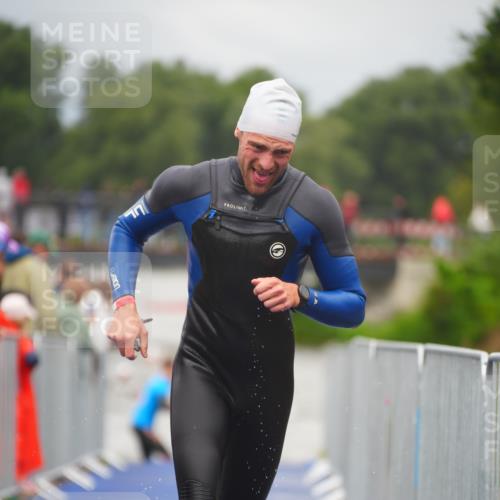 30.08.2026 - Elbe Triathlon Hamburg LAZAROV Photography http://msf.ph/oto/10034796 30.08.2026 09:00:22 Schwimmen 520, 531 meine-sportfotos.de