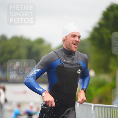 30.08.2026 - Elbe Triathlon Hamburg LAZAROV Photography http://msf.ph/oto/10034798 30.08.2026 09:00:23 Schwimmen 520, 531 meine-sportfotos.de