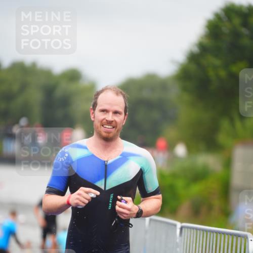 30.08.2026 - Elbe Triathlon Hamburg LAZAROV Photography http://msf.ph/oto/10034824 30.08.2026 09:00:37 Schwimmen 531, 631 meine-sportfotos.de