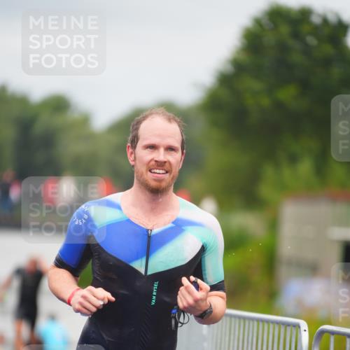 30.08.2026 - Elbe Triathlon Hamburg LAZAROV Photography http://msf.ph/oto/10034826 30.08.2026 09:00:38 Schwimmen 531, 631 meine-sportfotos.de