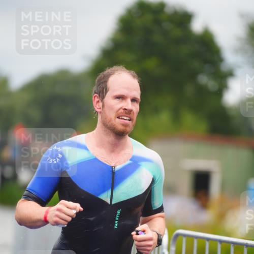 30.08.2026 - Elbe Triathlon Hamburg LAZAROV Photography http://msf.ph/oto/10034829 30.08.2026 09:00:38 Schwimmen 531, 631 meine-sportfotos.de
