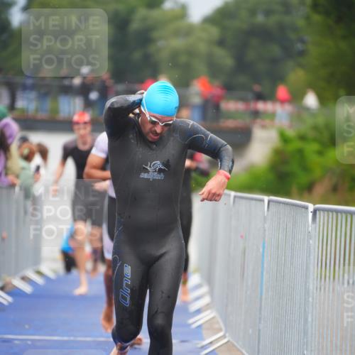 30.08.2026 - Elbe Triathlon Hamburg LAZAROV Photography http://msf.ph/oto/10034842 30.08.2026 09:00:51 Schwimmen 418, 519, 588, 634, 642 meine-sportfotos.de