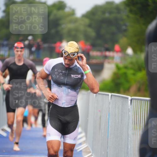 30.08.2026 - Elbe Triathlon Hamburg LAZAROV Photography http://msf.ph/oto/10034850 30.08.2026 09:00:53 Schwimmen 418, 519, 584, 588, 634, 642 meine-sportfotos.de