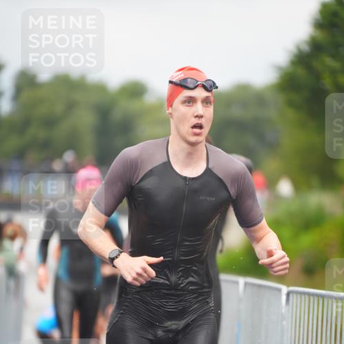 30.08.2026 - Elbe Triathlon Hamburg LAZAROV Photography http://msf.ph/oto/10034869 30.08.2026 09:00:55 Schwimmen 418, 519, 524, 584, 588, 634, 642 meine-sportfotos.de